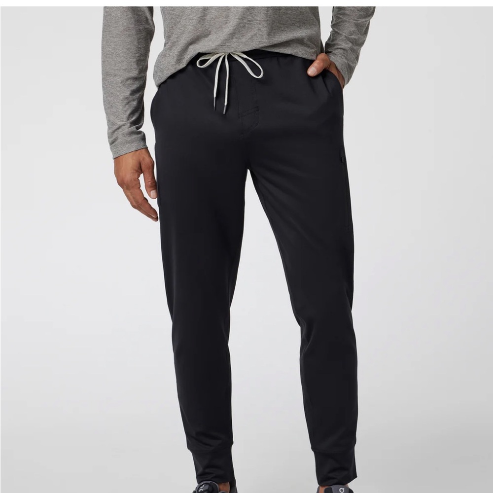 Vuori Men's black Sunday performance Joggers